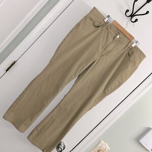 Women’s Lee regular fit, straight leg, mid rise pants -size 18 short